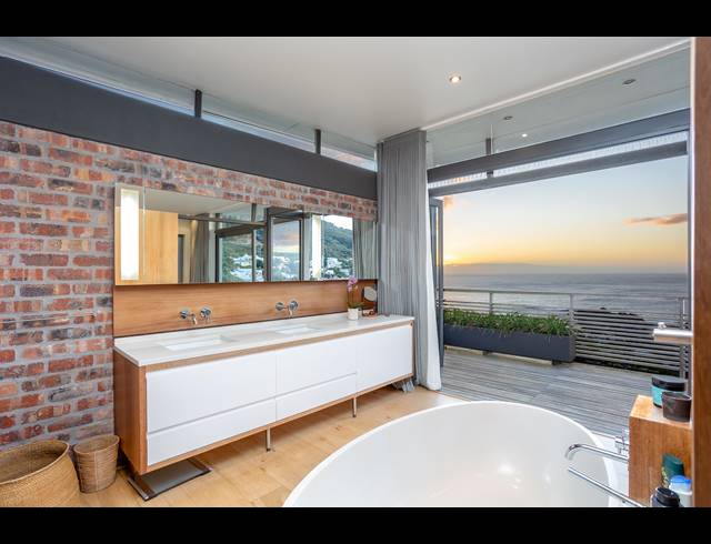 4 BEDROOM HOUSE FOR SALE IN LLANDUDNO